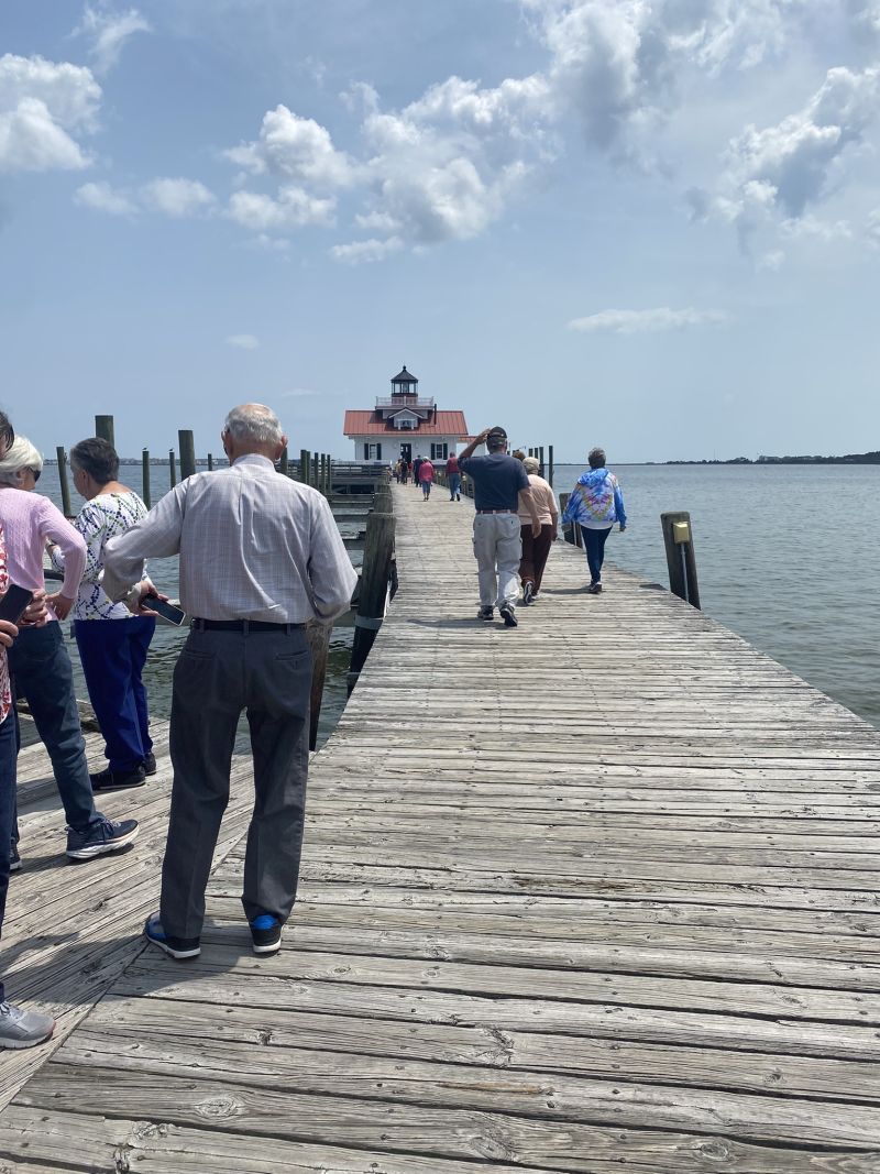 2022-05-03_NCManteo-downtown_boardwalk-to-lighthouse