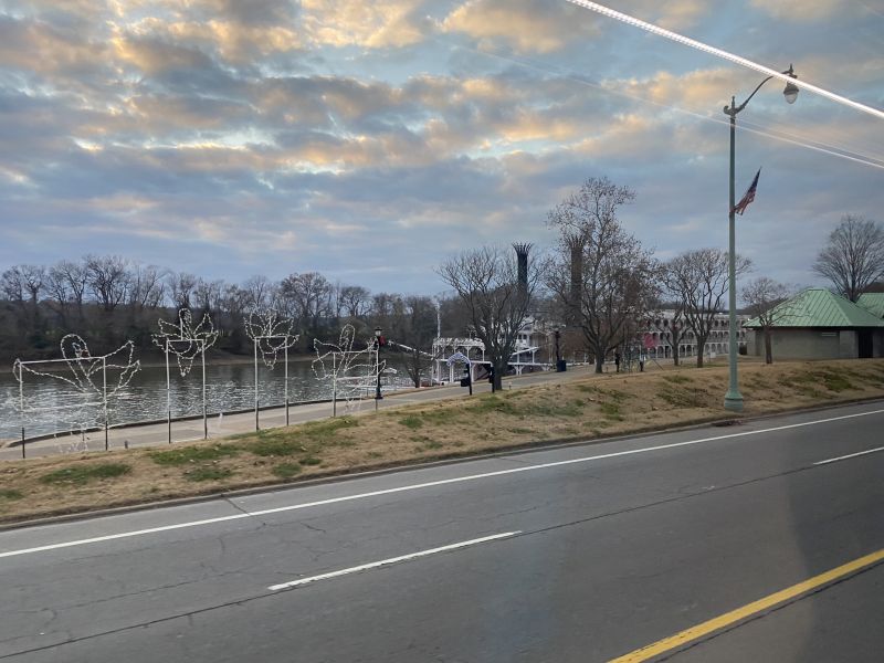 2022-11-28_TNClarksville,MississippiRiver_American-Queen_first-view-on-river