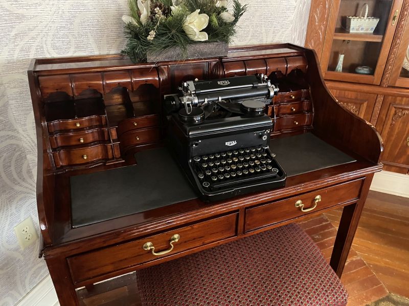 2022-12-05_MississippiRiver_American-Queen_Typewriter