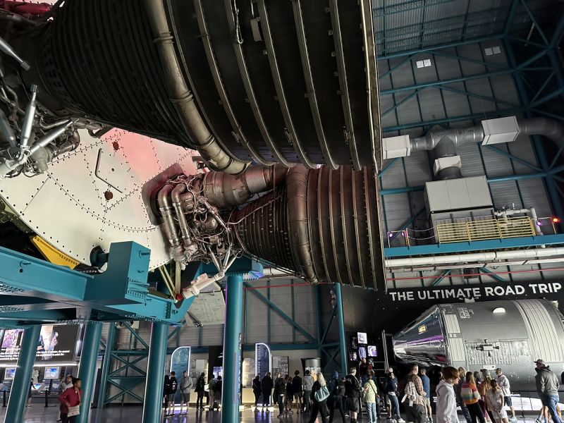 KennedySpaceCenter_Apollo-SaturnV-building_centerAisle6