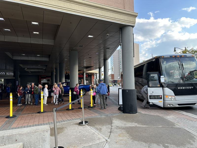 2024-09-09_ONNiagaraFalls,EmbassySuites-bus