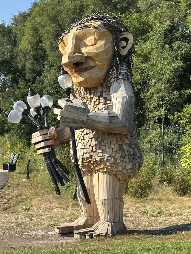2025-09-09_WIMilwaukee,FireflyGrovePark_Mama-Rosa-Troll