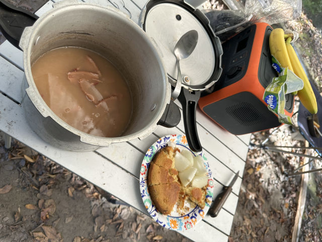f2025-10-12_TNCopperhill_beans-cornbread_Bluetti-battery
