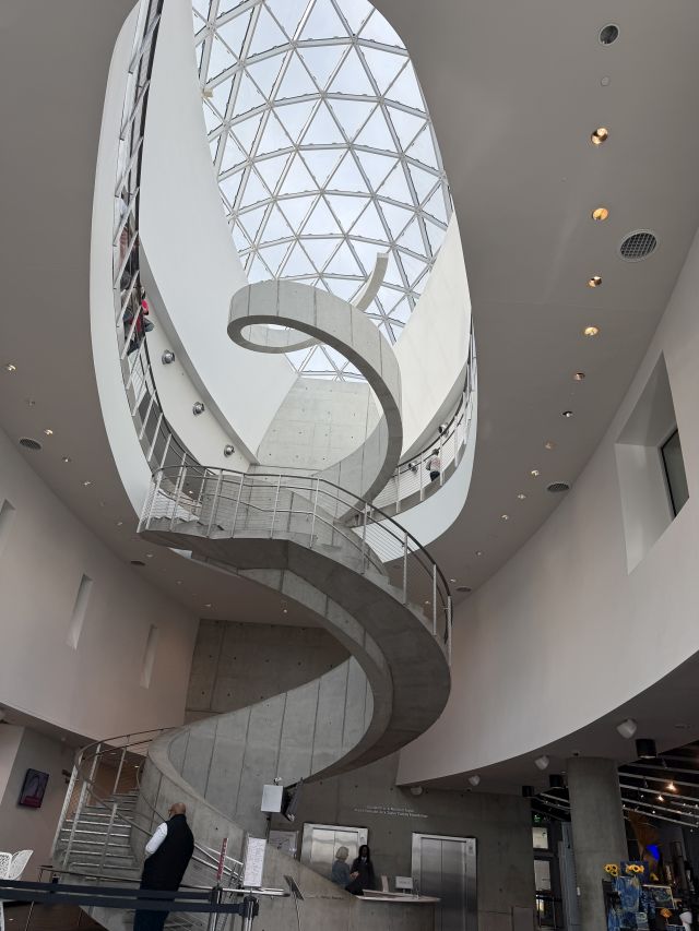 2026-01-13_FLStPetersburg,DaliMuseum-Lobby-and-Staircase